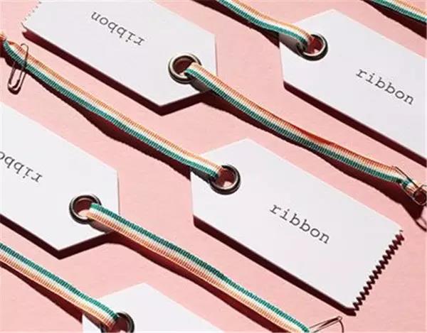 服裝吊牌設(shè)計印刷廠家講述服裝吊牌的作用